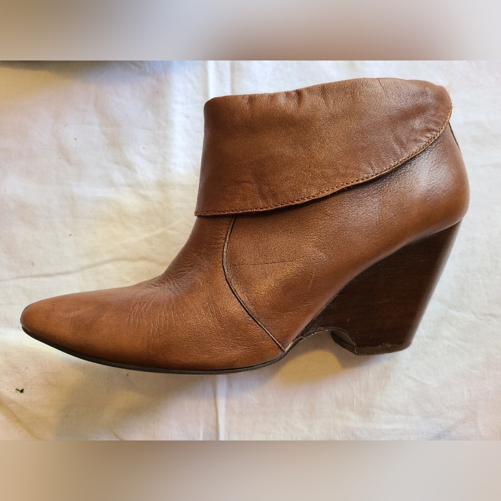 Matisse wedge bootie size 8 cognac brown